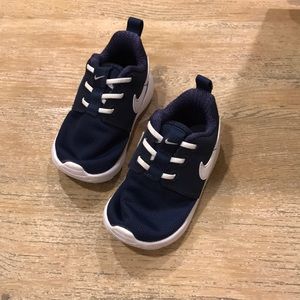 Nike toddler shoes blue size 5